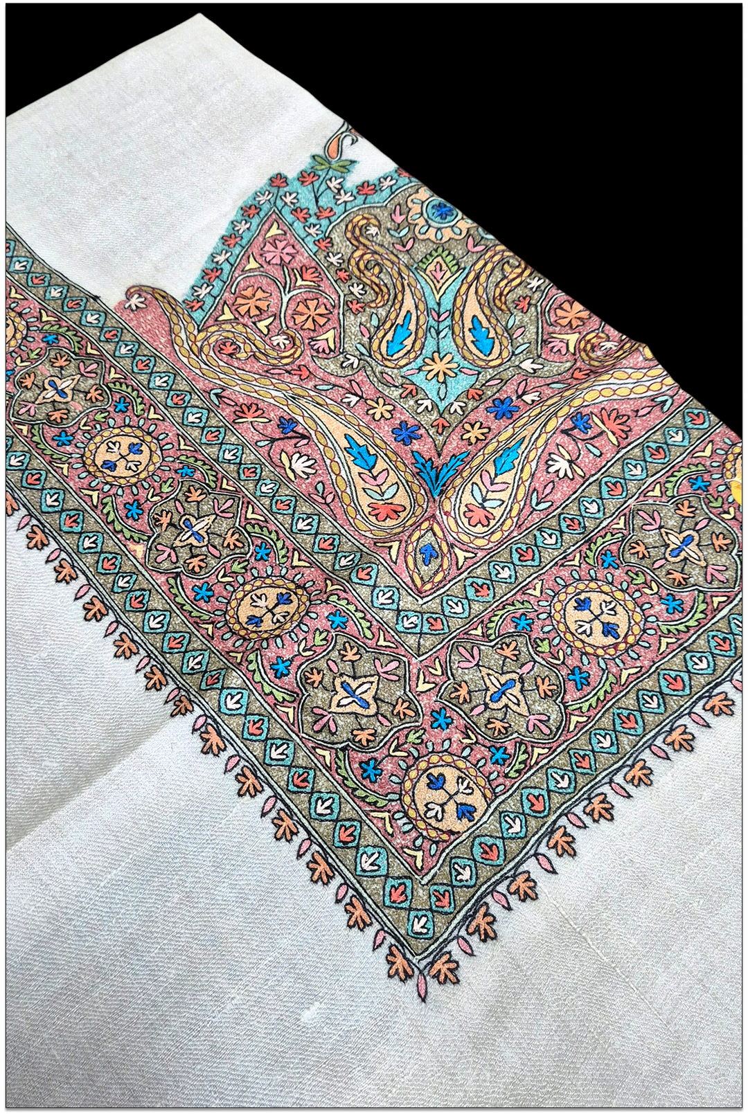 Azmirelle — Premium Hand-Embroidered Pashmina Kalamkari Shawl