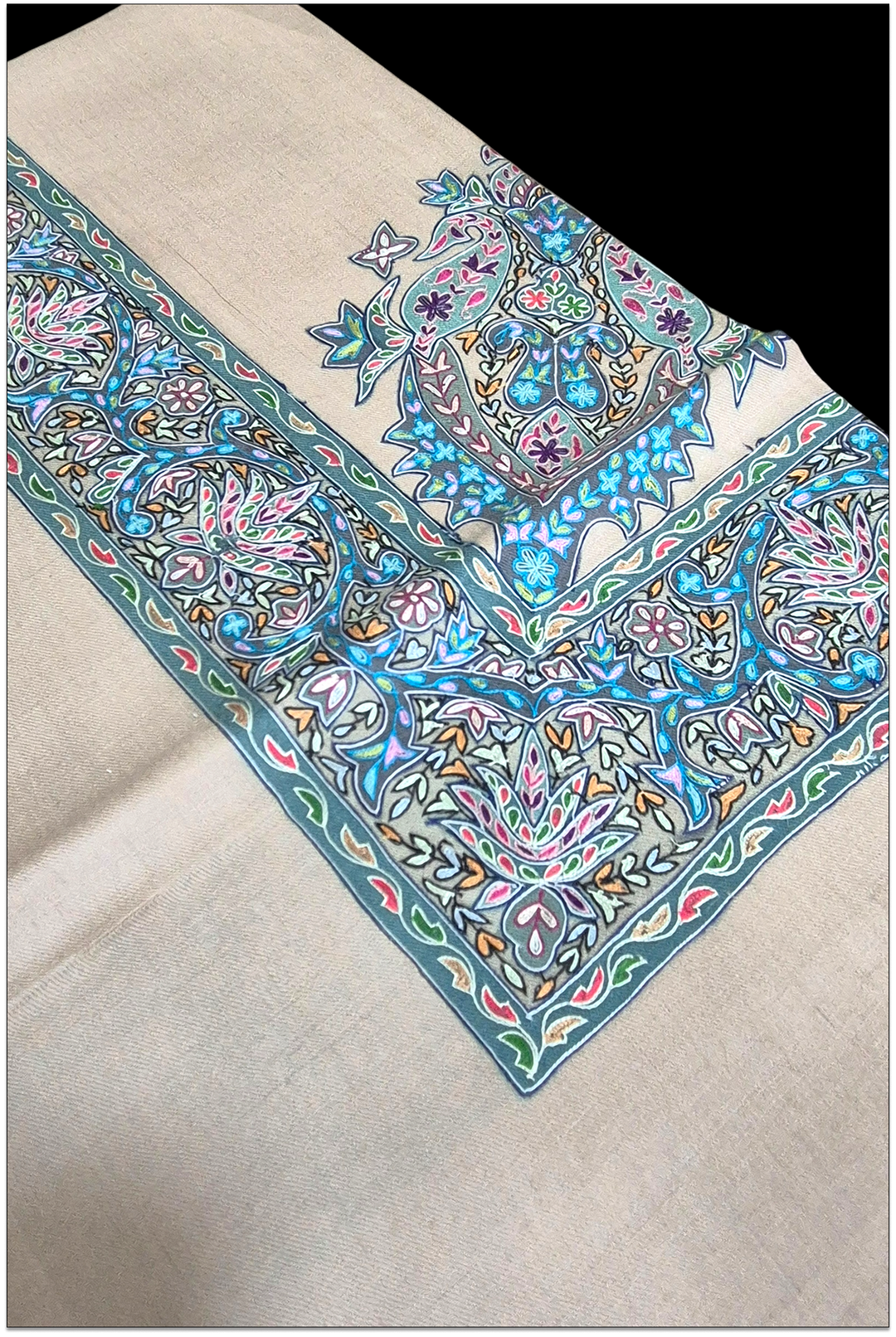 Orvessa — Premium Hand-Embroidered Pashmina Kalamkari Shawl