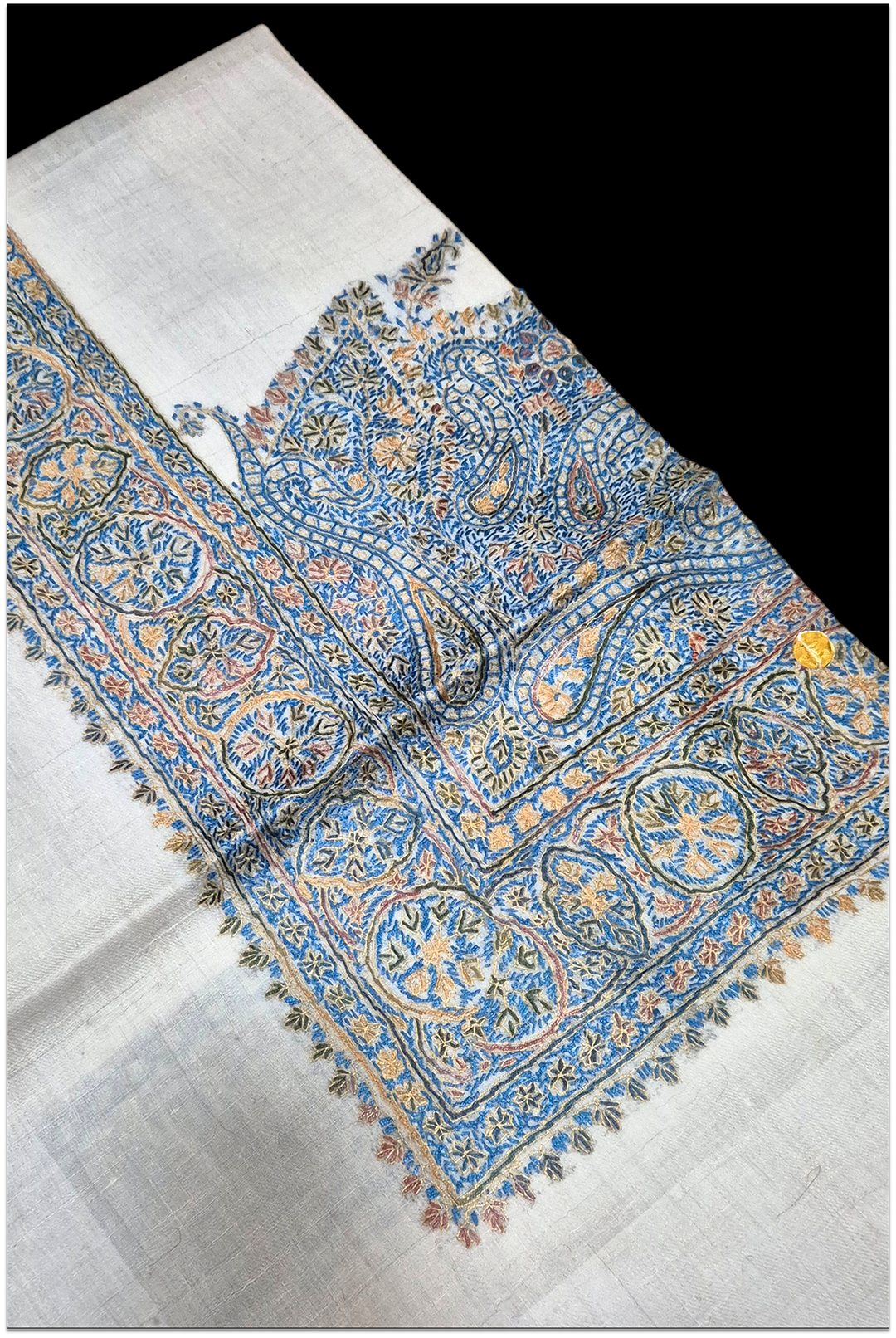 Vaelorian — Premium Hand-Embroidered Pashmina Shawl