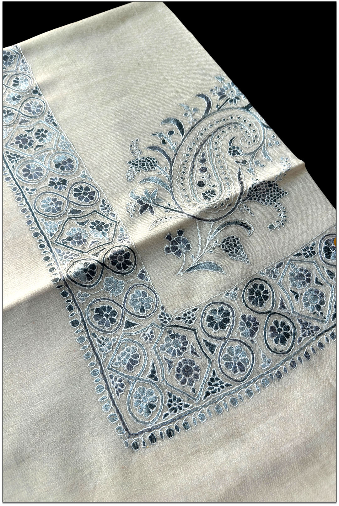 Zéphyr Royale — Premium Hand-Embroidered Merino Wool Shawl