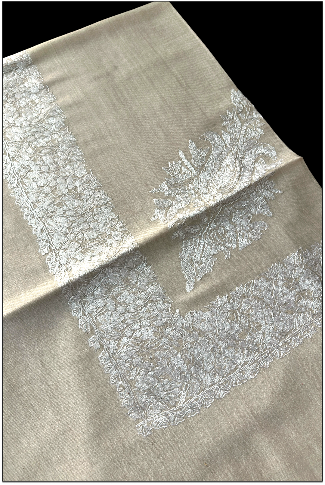 Blanc Héritage — Premium Hand-Embroidered Merino Wool Shawl