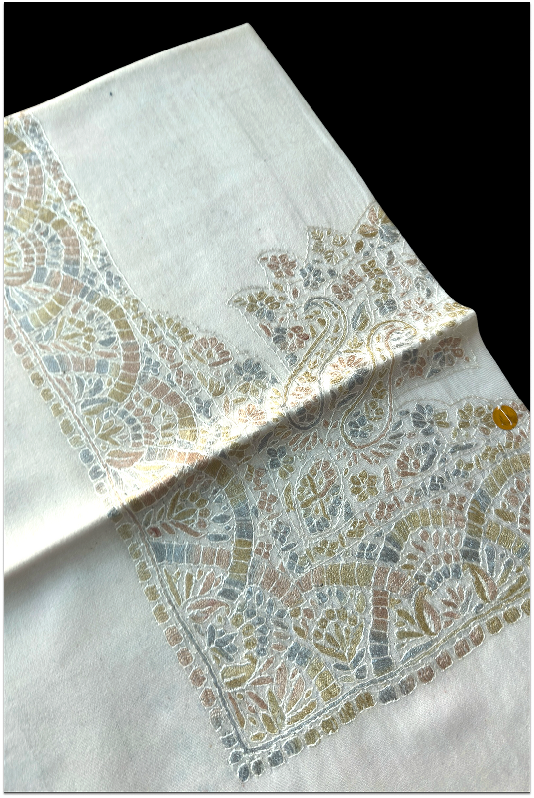 Aurélian Royale — Premium Hand-Embroidered Merino Wool Shawl