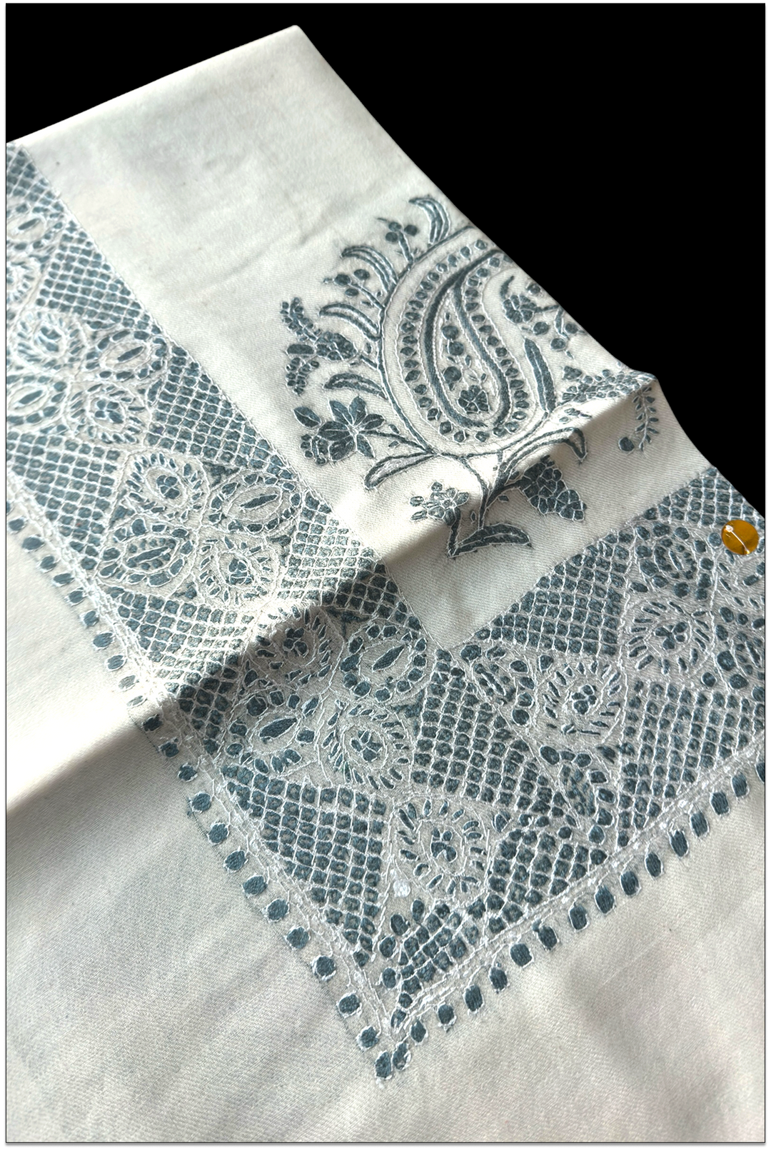 Valéron Royale — Premium Hand-Embroidered Merino Wool Shawl