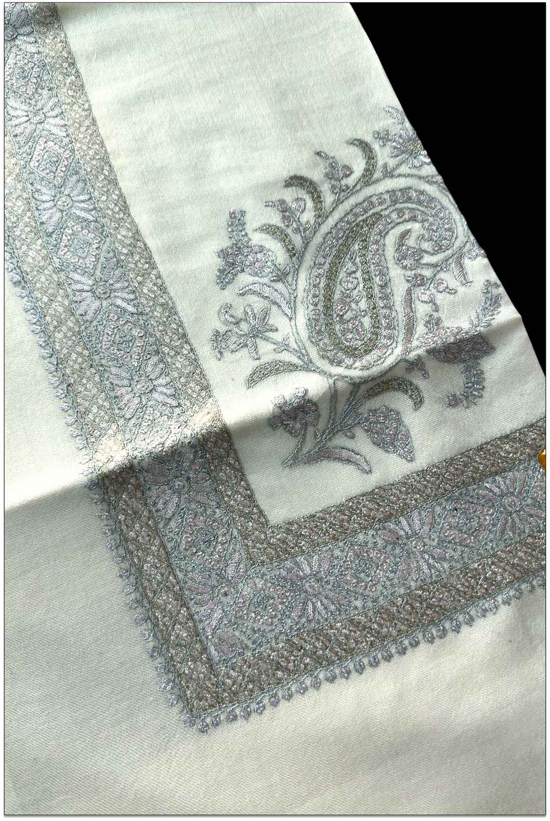Bellavonte Royale — Premium Hand-Embroidered Merino Wool Shawl