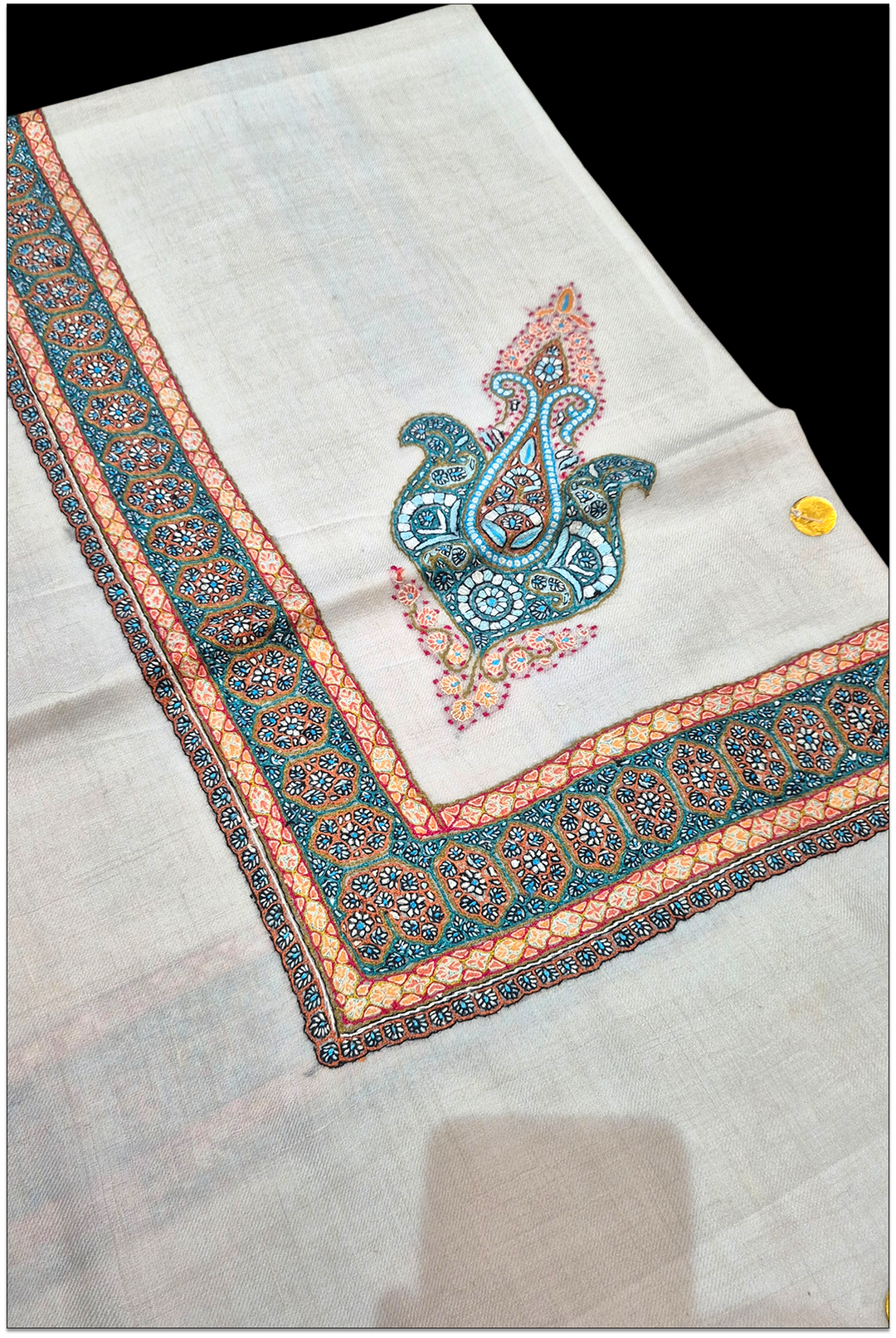 Valomont – VIP Hand-Embroidered Pashmina Shawl